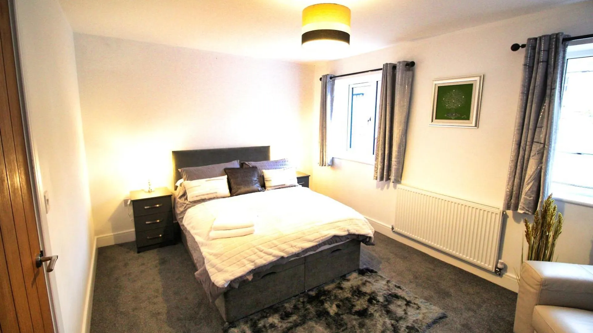Rotherham - Rawmarsh - Great Customer Feedback - 2 Bed Bungalow - New Build - High End Furnishings - Wheel Chair Accessible - Large Enclosed Garden - Dog Friendly