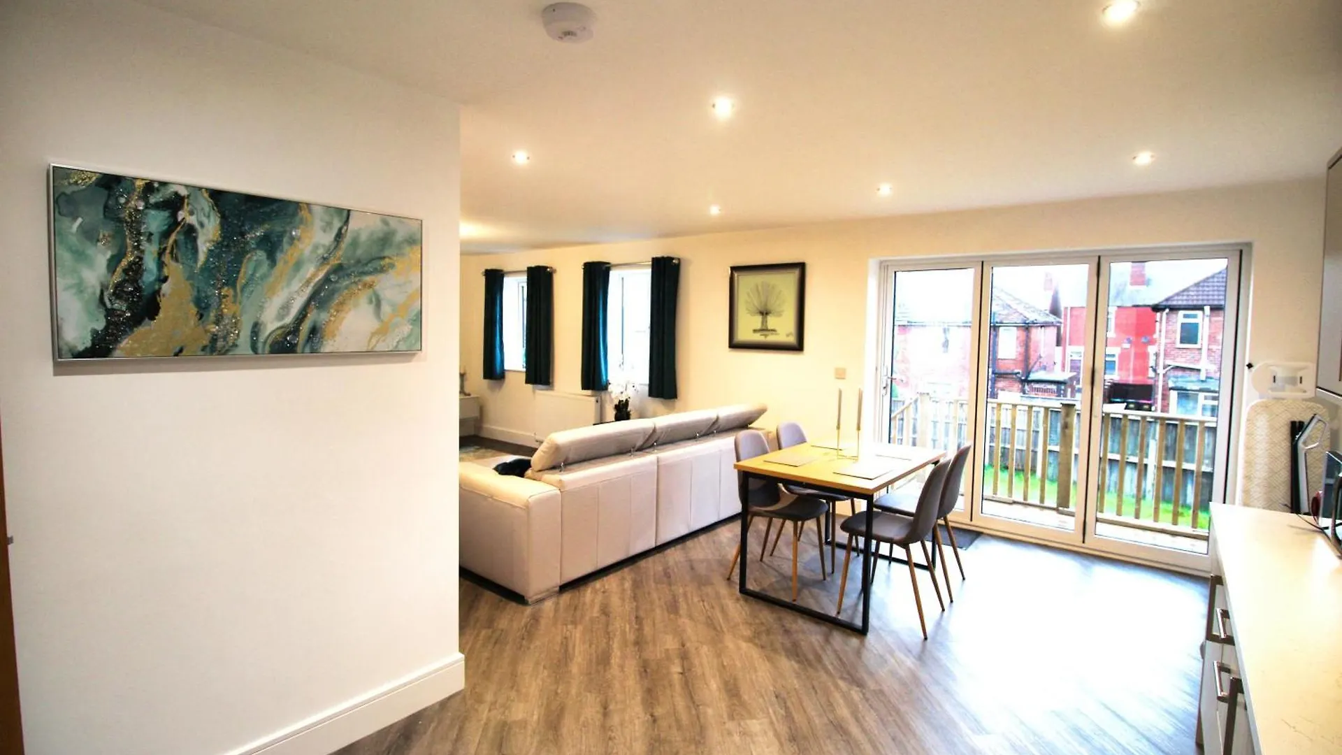 Rotherham - Rawmarsh - Great Customer Feedback - 2 Bed Bungalow - New Build - High End Furnishings - Wheel Chair Accessible - Large Enclosed Garden - Dog Friendly Dom wakacyjny