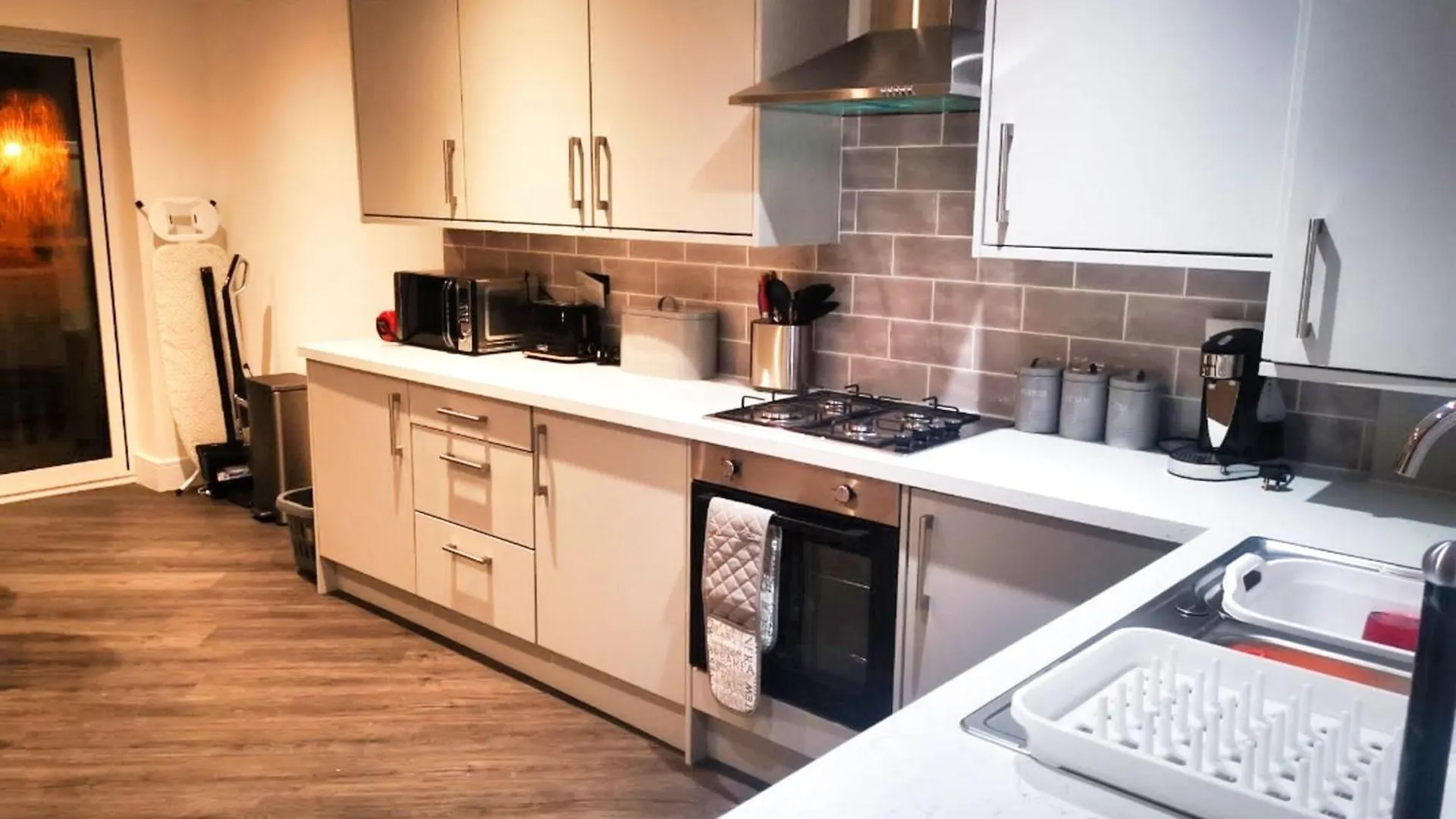 Rotherham - Rawmarsh - Great Customer Feedback - 2 Bed Bungalow - New Build - High End Furnishings - Wheel Chair Accessible - Large Enclosed Garden - Dog Friendly Wielka Brytania